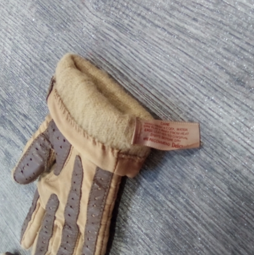 Isotoner Tan and Brown Leather Gloves - Picture 3 of 4
